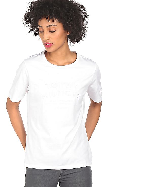 Buy Tommy Hilfiger White Neck Logo T-Shirt - NNNOW.com