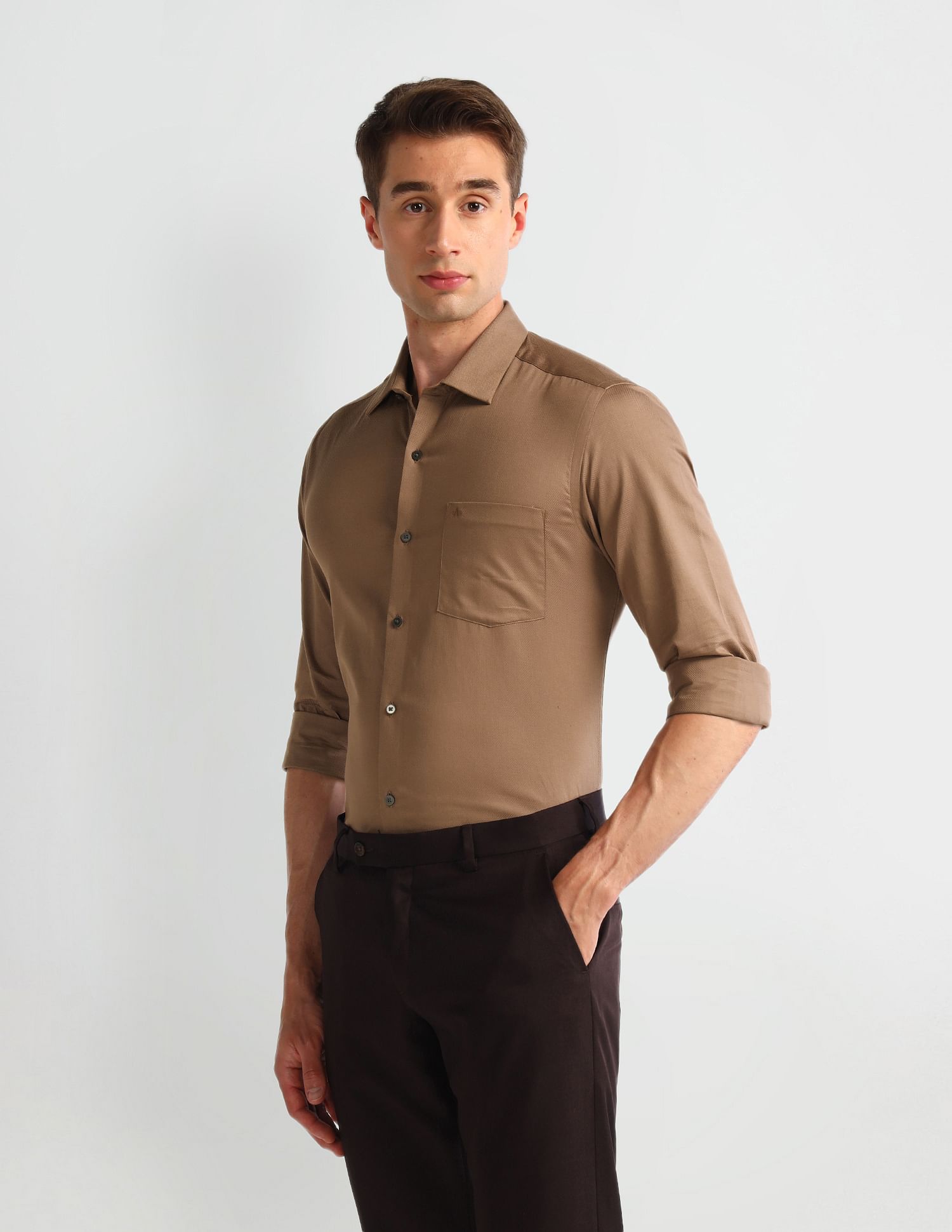 Arrow Cutaway Collar Slim Fit Shirt