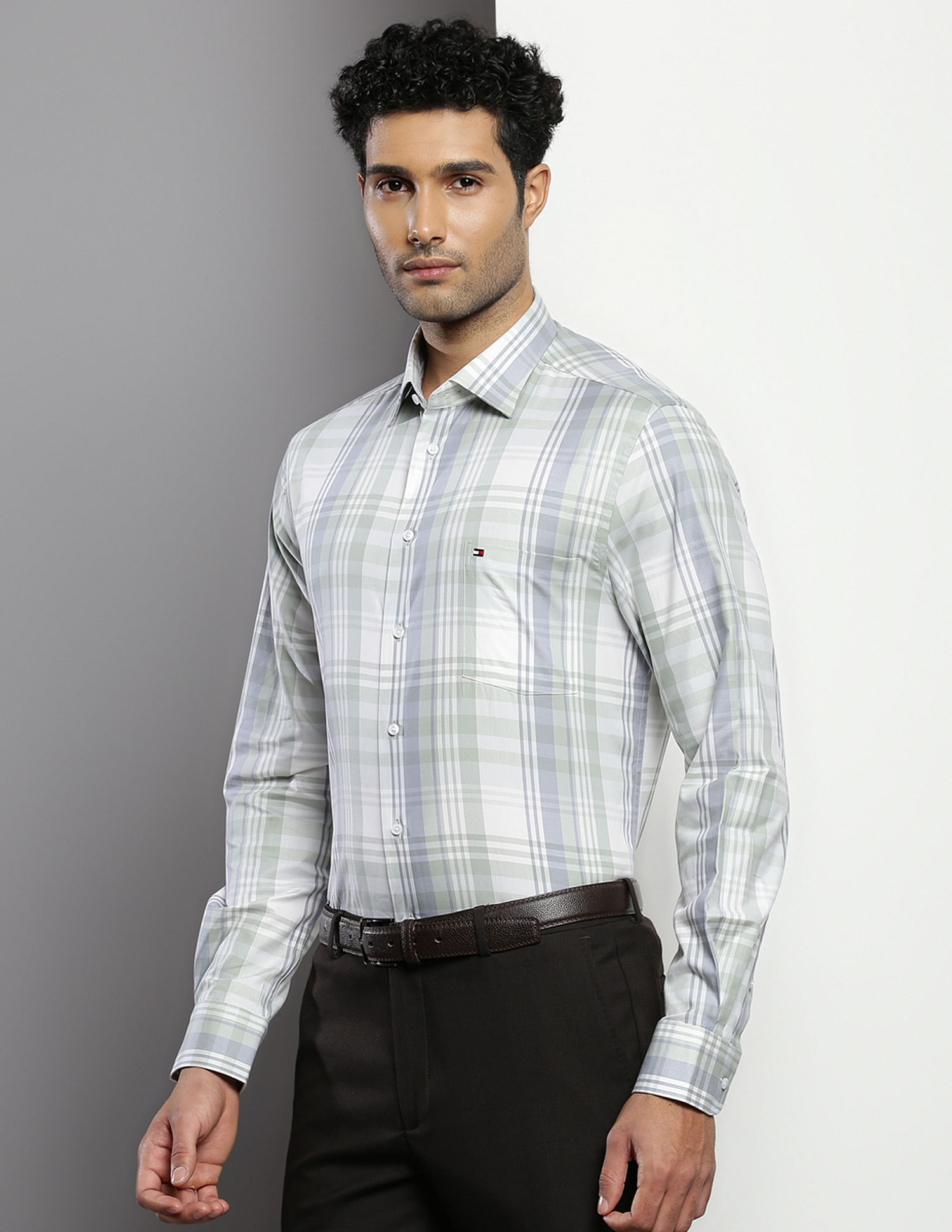 Tommy Hilfiger Cutaway Collar Twill Shirt