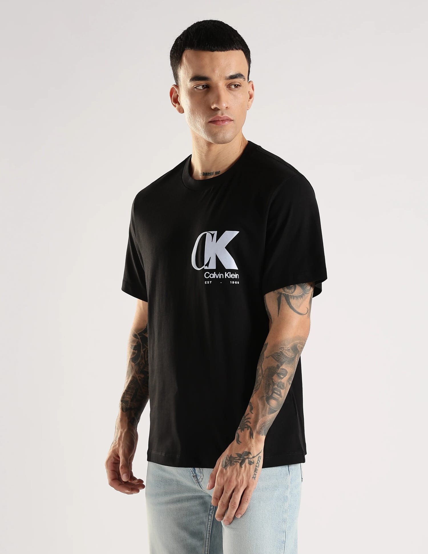 Buy Calvin Klein Jeans Logo Relaxed Fit Cotton T-Shirt - NNNOW.com