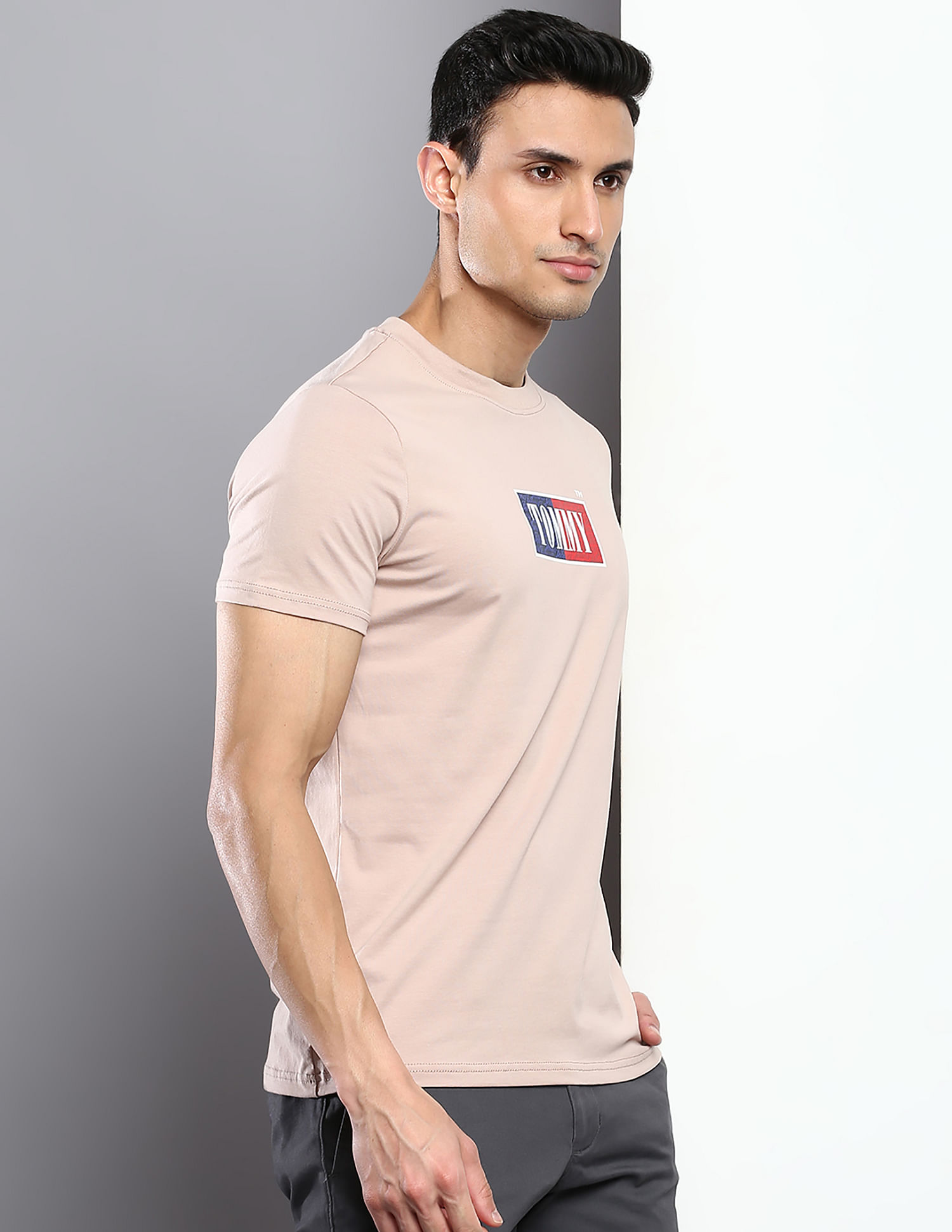 Tommy Hilfiger Timeless Textured Logo Slim Fit T-Shirt