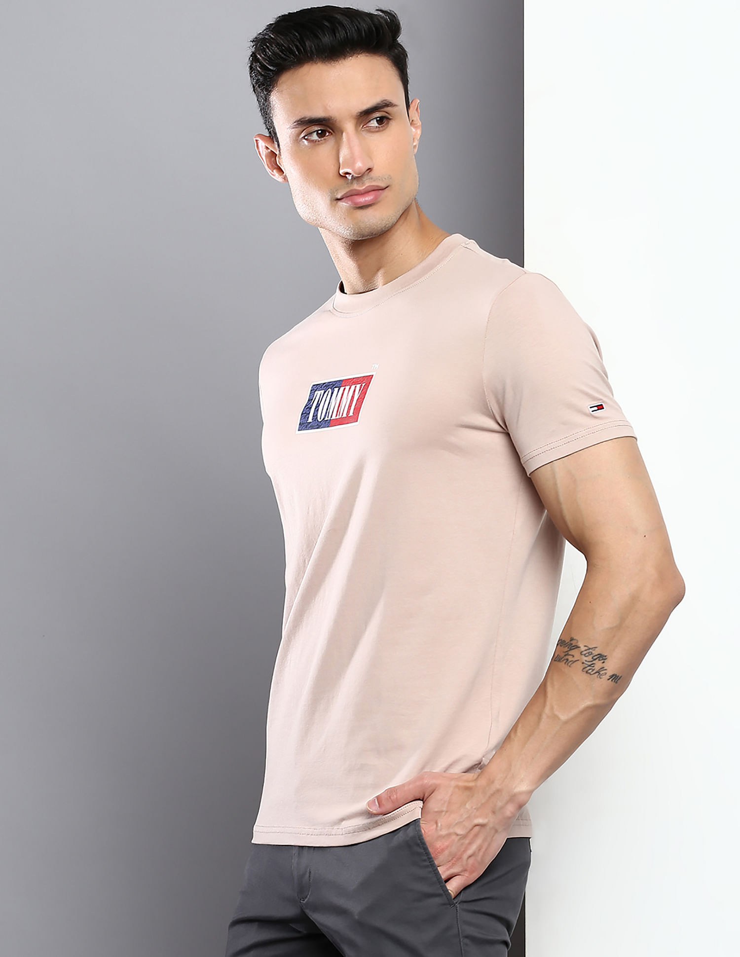 Tommy Hilfiger Timeless Textured Logo Slim Fit T-Shirt