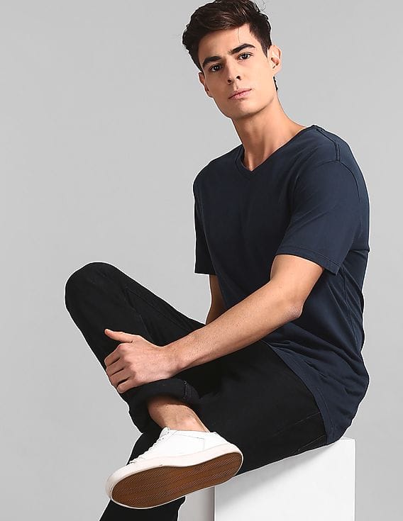 Buy GAP Men Blue Vintage Wash V-Neck T 