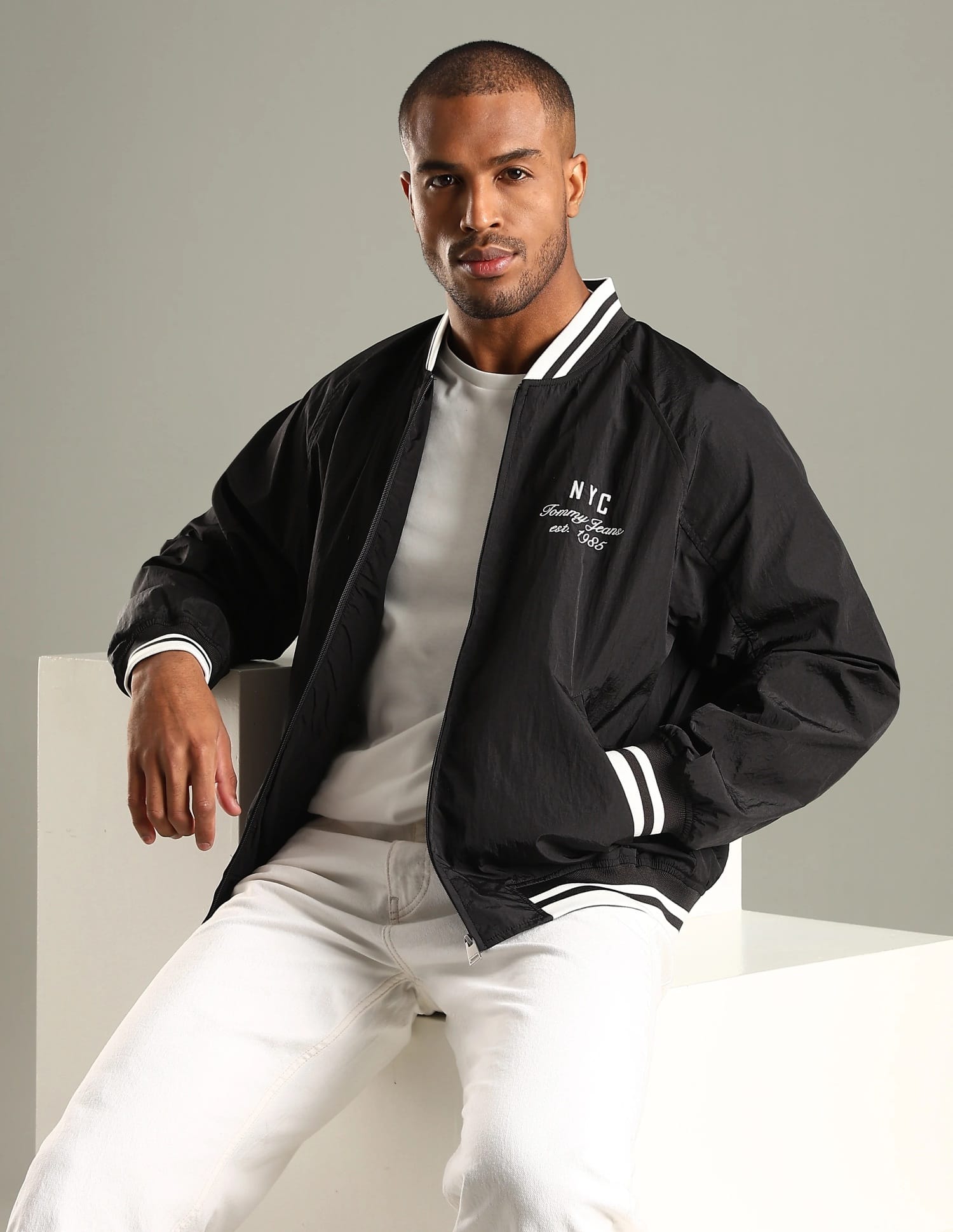 Buy Tommy Hilfiger Graphic Regular Fit Nylon Jacket - NNNOW.com