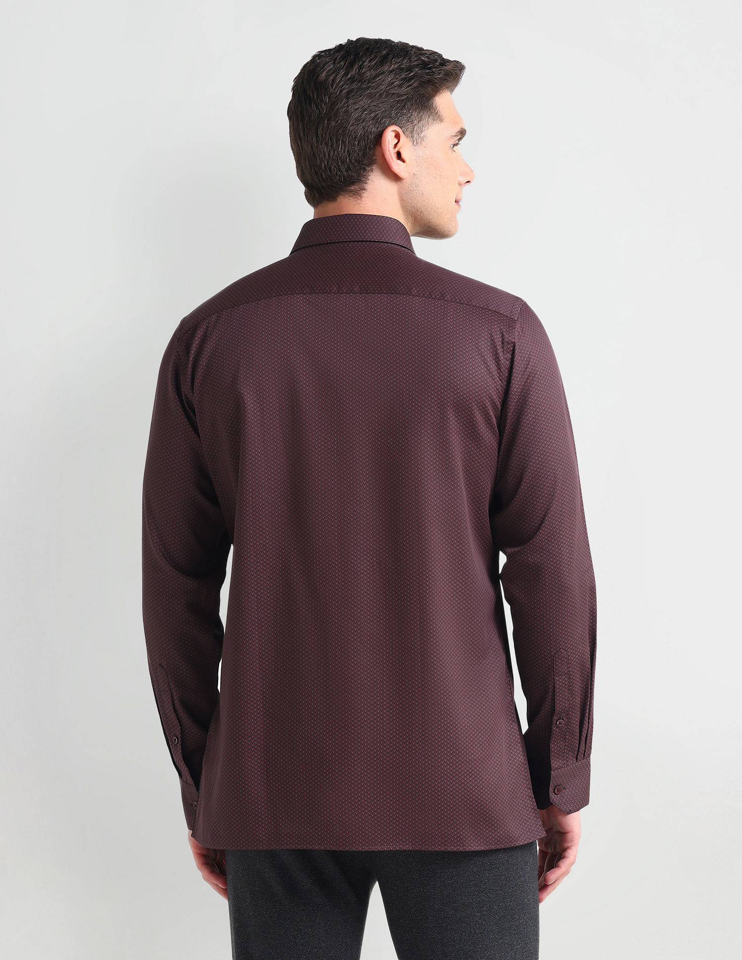 Arrow Cutaway Collar Geometric Print Shirt