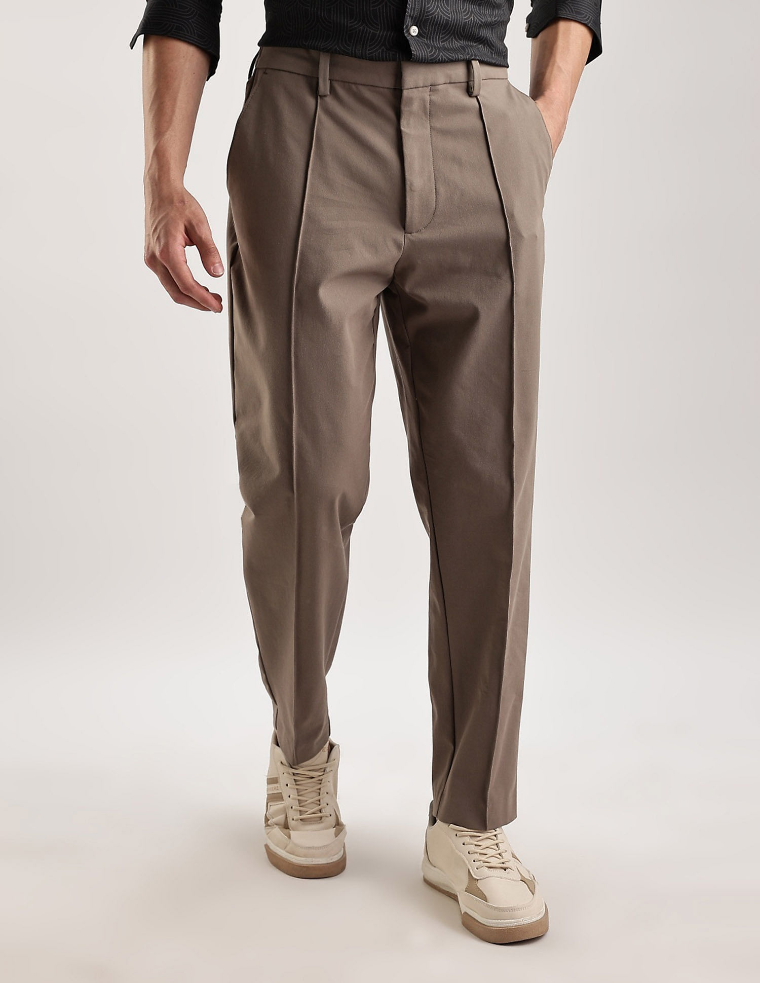 Calvin Klein Jeans Regular Fit Solid Mid Rise Trouser