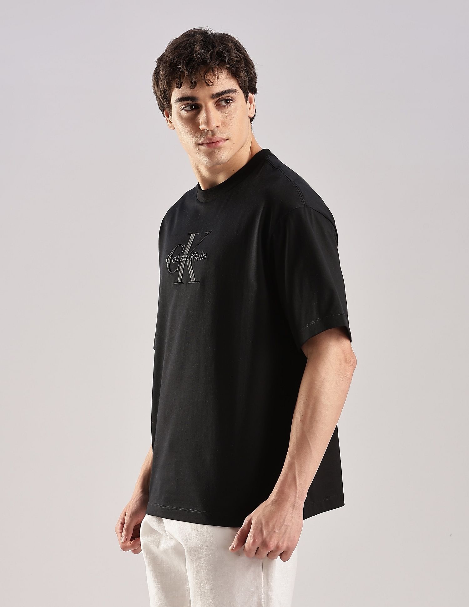 Calvin Klein Jeans Relaxed-Fit Logo Cotton T-Shirt