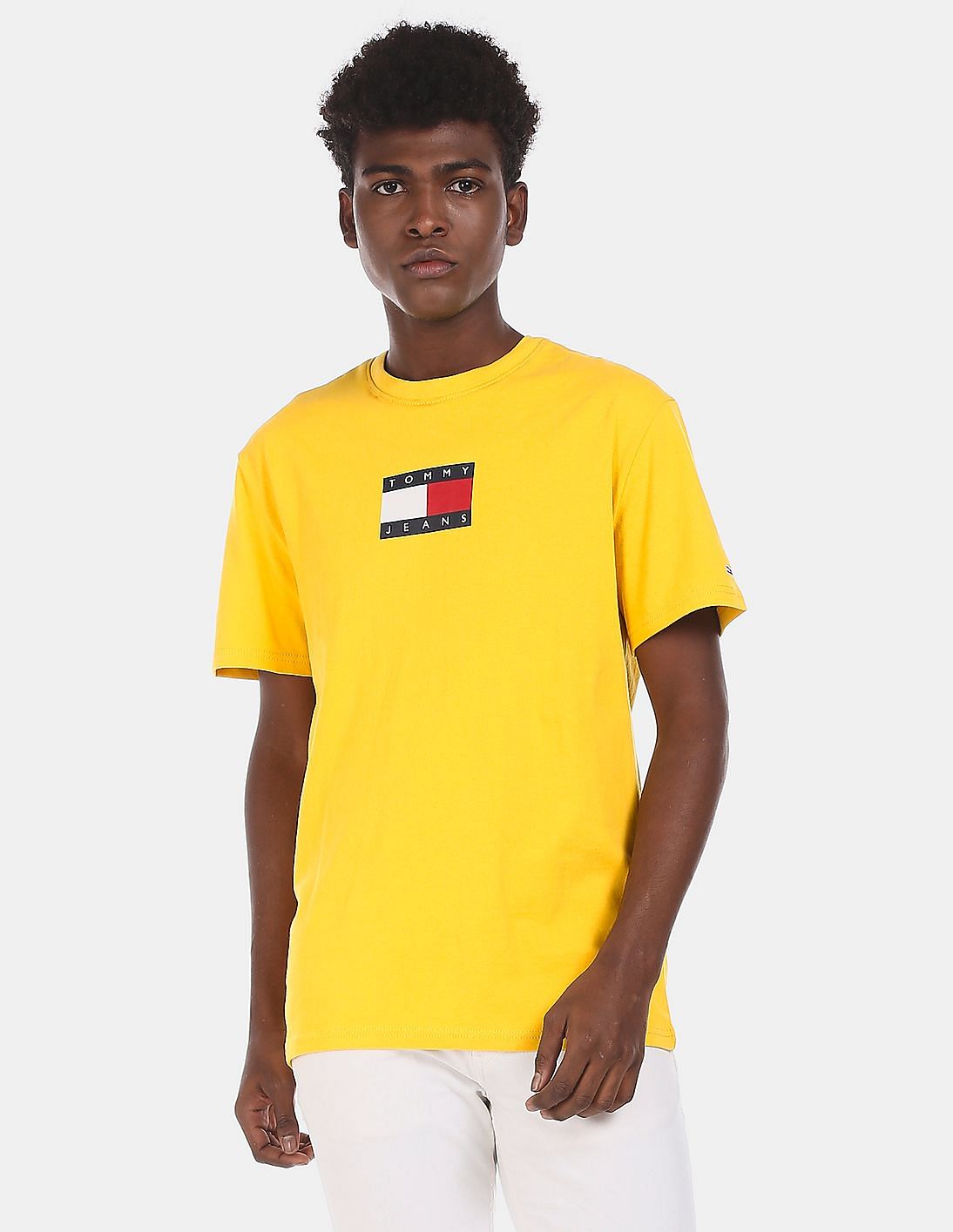 Tシャツ・カットソー PEUTEREY Men T-shirt Yellow PEU429999012130 555 Mens Logo T Shirt - Yellow | Benetton