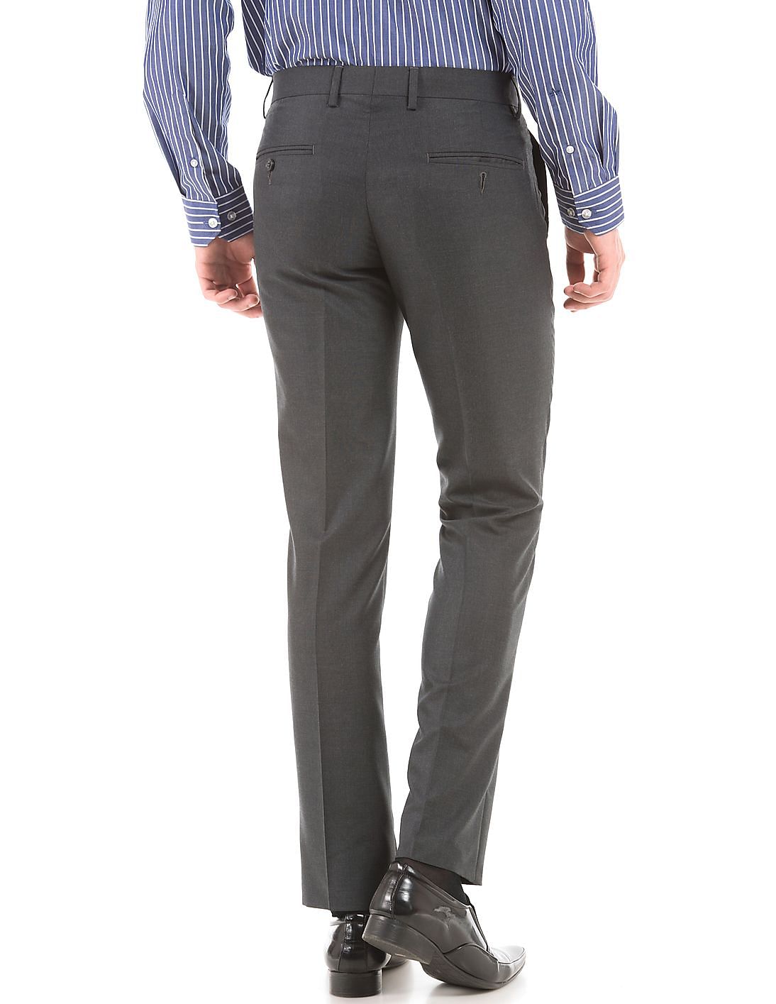 Essentials Men’s Slim-Fit Wrinkle-Resistant Flat-Front Chino Trousers 